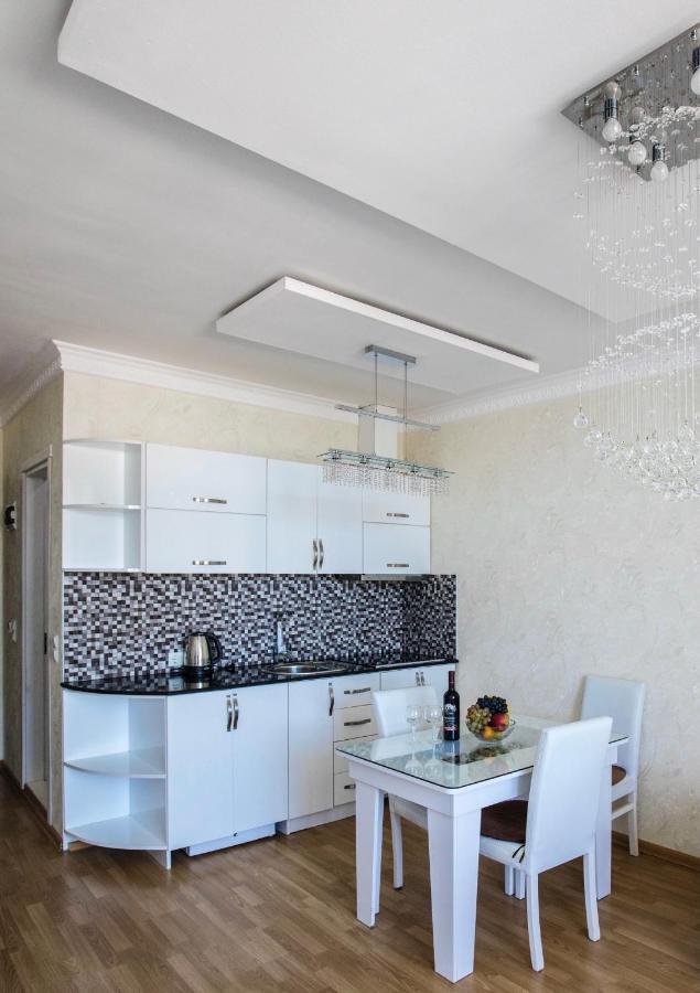 Tina'S Apartments With Panoramic Sea View Batoemi Buitenkant foto