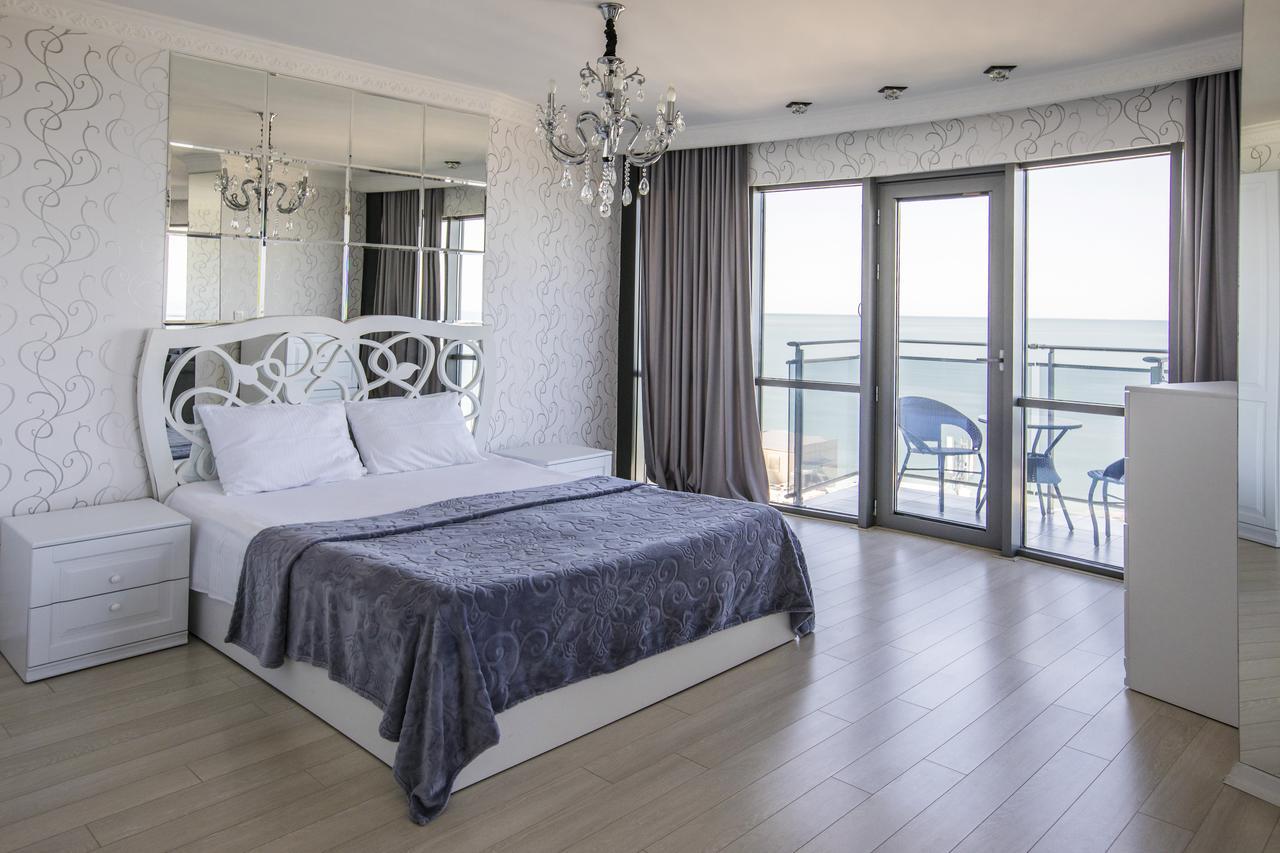 Tina'S Apartments With Panoramic Sea View Batoemi Buitenkant foto