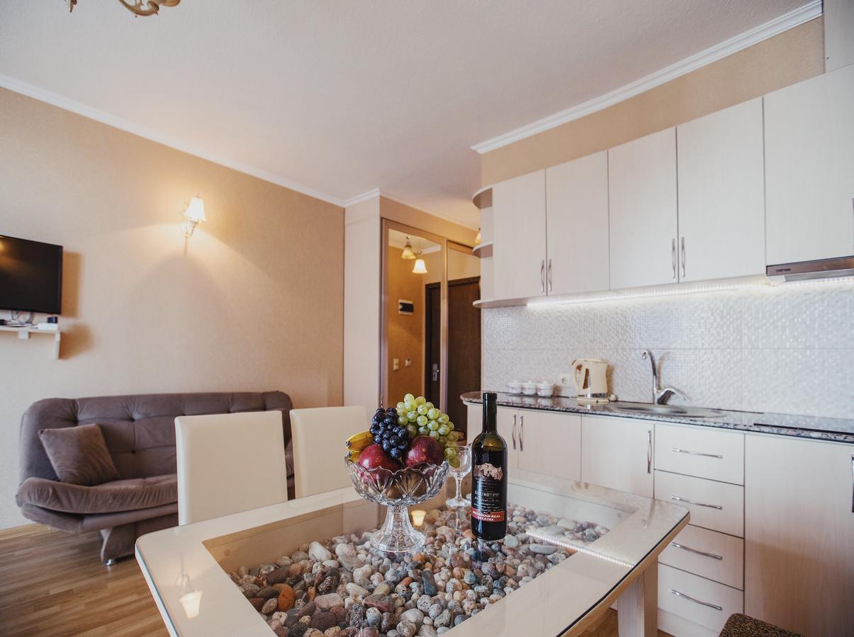 Tina'S Apartments With Panoramic Sea View Batoemi Buitenkant foto